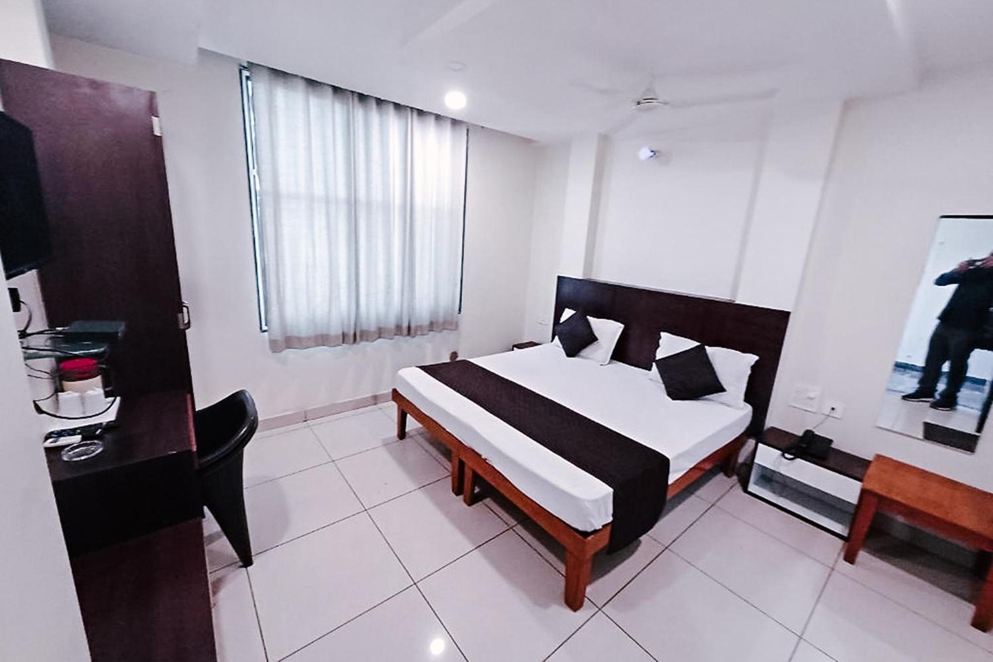 Rashika Palace Near Sindhi Camp Bus Stand, 3*