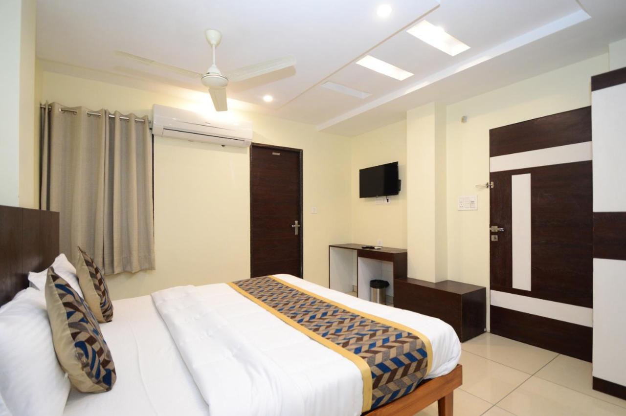 Hotel Rashika Palace Near Sindhi Camp Bus Stand, 3*