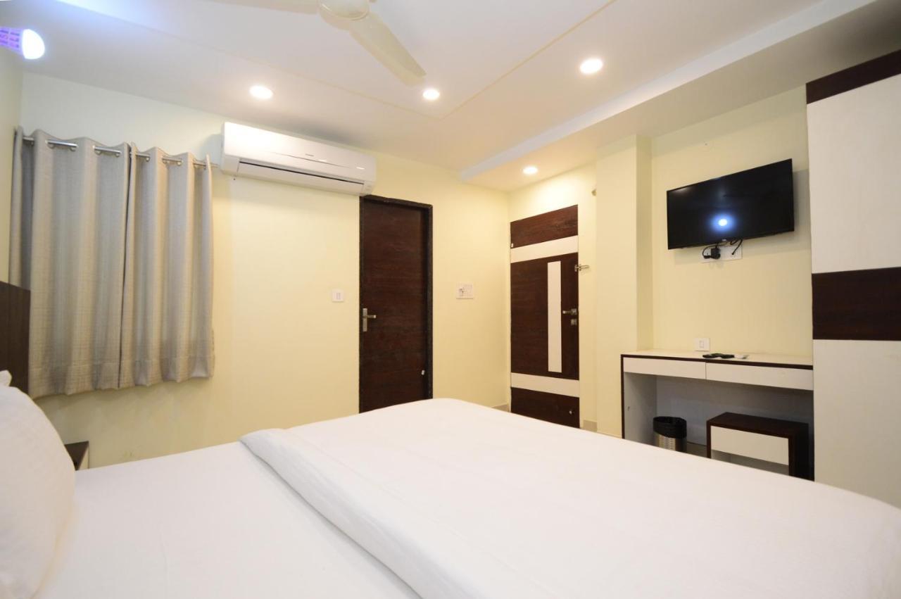 Rashika Palace Near Sindhi Camp Bus Stand, Hotel 3*