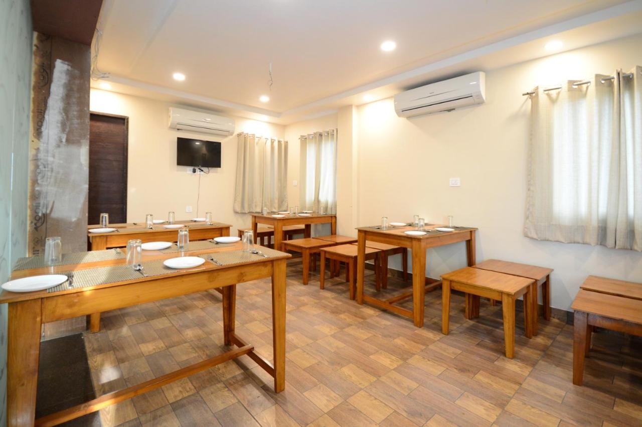 Rashika Palace Near Sindhi Camp Bus Stand,